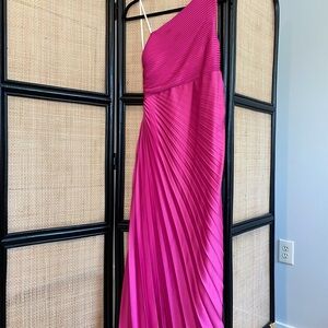 ✨NEVER WORN✨ Fuchsia One-Shoulder Pleated Gown
